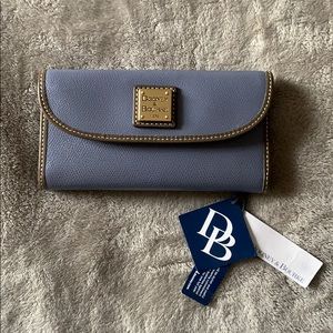 Dooney & Bourke wallet. Perfect condition!